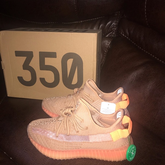 Adidas Yeezy 350 Boost v2 in Clay - Picture 2 of 6